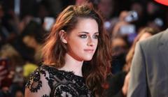 kristen stewart reigns at 2013 kids choice awards [video]